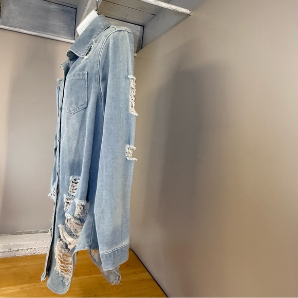 Jeans Women’s Distressed Button Up Long Sleeve Denim Jacket Sz Medium - Picture 4 of 8